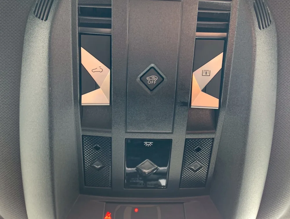 DS AUTOMOBILE DS7 SUNROOF - PRG Motors Ltd