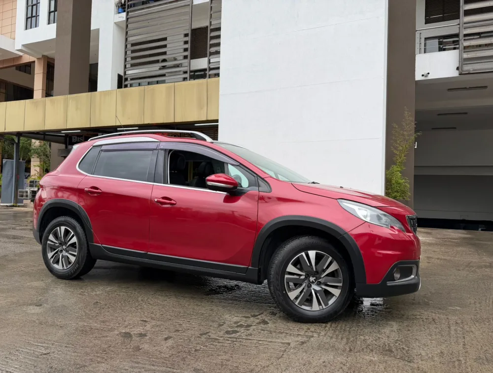 PEUGEOT 2008 ALLURE MOONROOF