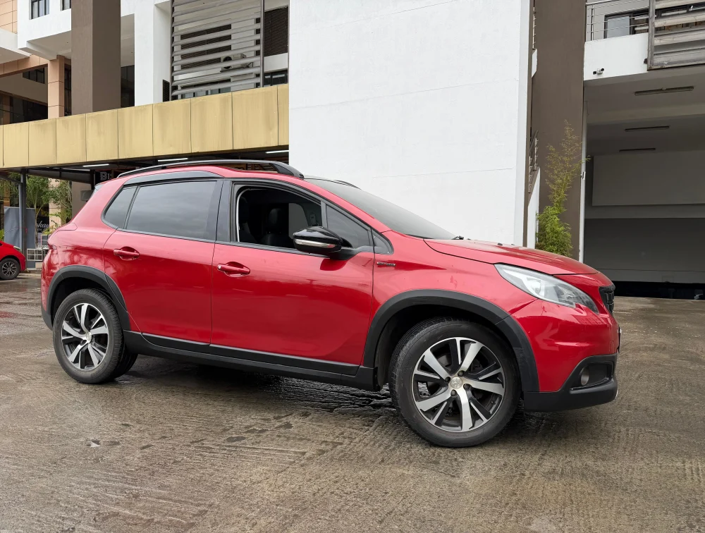 PEUGEOT 2008 GTLINE MOONROOF
