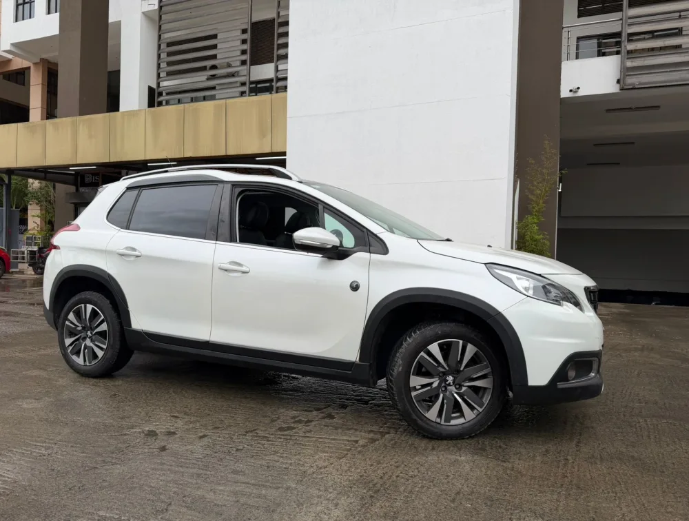 PEUGEOT 2008 CROSSCITY MOONROOF