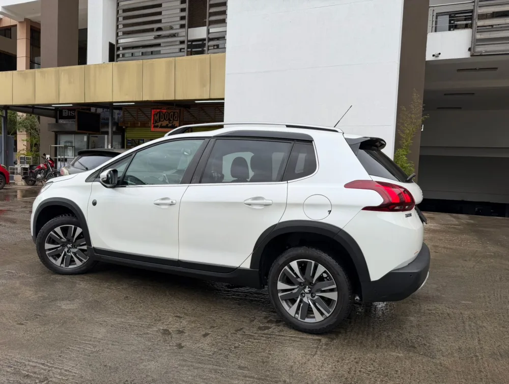 PEUGEOT 2008 CROSSCITY MOONROOF - PRG Motors Ltd