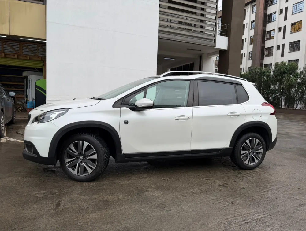 PEUGEOT 2008 CROSSCITY MOONROOF - PRG Motors Ltd