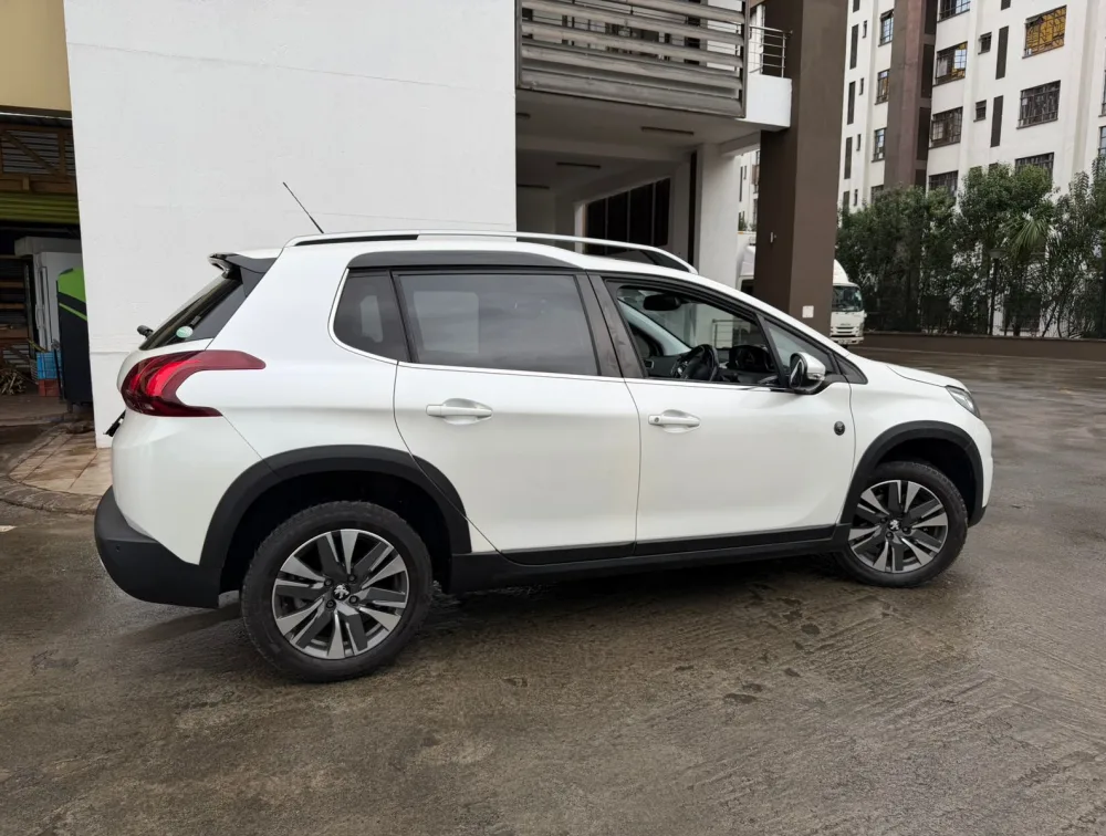 PEUGEOT 2008 CROSSCITY MOONROOF - PRG Motors Ltd