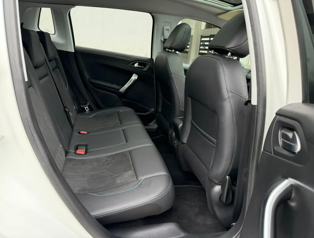 PEUGEOT 2008 CROSSCITY MOONROOF - PRG Motors Ltd