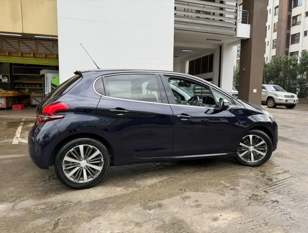 PEUGEOT 208 ALLURE LEATHER SEATS - PRG Motors Ltd