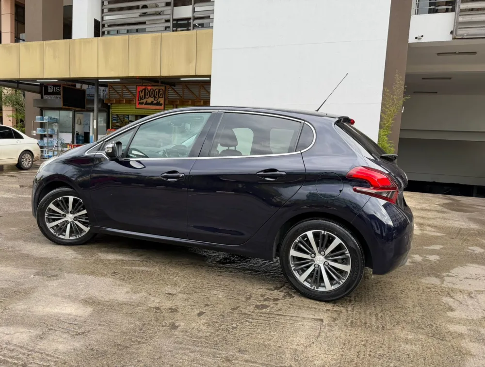 PEUGEOT 208 ALLURE LEATHER SEATS - PRG Motors Ltd