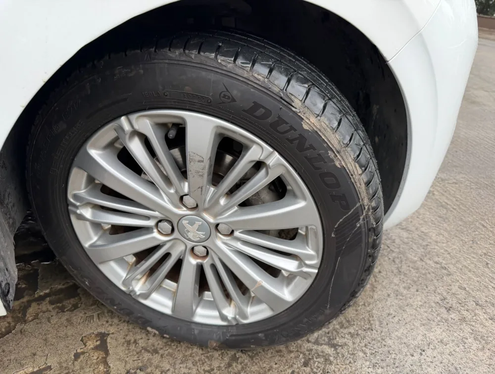 PEUGEOT 208 ALLURE - PRG Motors Ltd