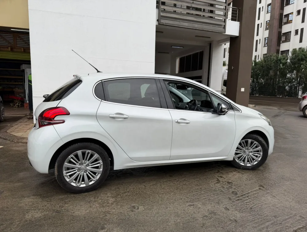 PEUGEOT 208 ALLURE - PRG Motors Ltd