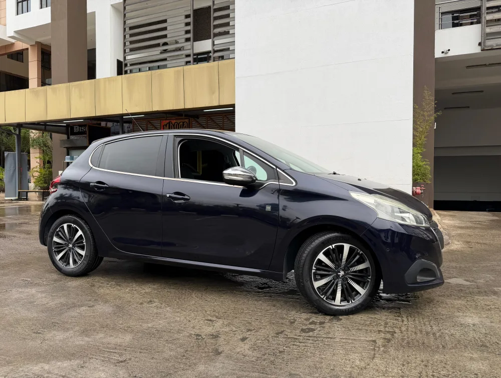PEUGEOT 208 TECH EDITION