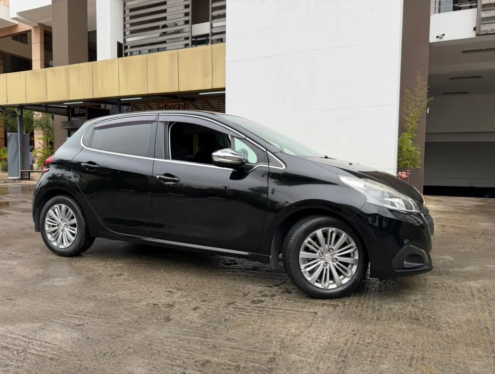 PEUGEOT 208 ALLURE