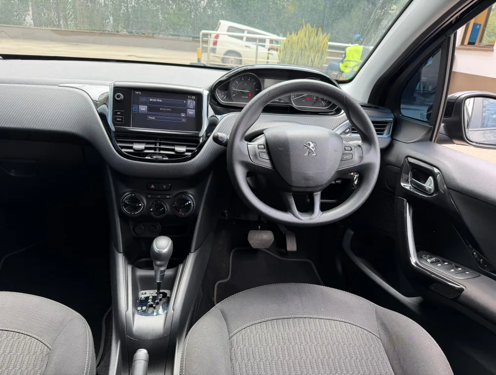 PEUGEOT 208 STYLE - PRG Motors Ltd