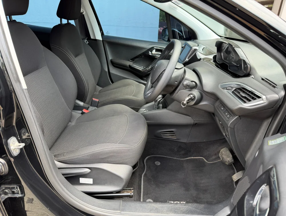 PEUGEOT 208 STYLE - PRG Motors Ltd