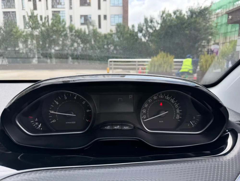 PEUGEOT 208 STYLE - PRG Motors Ltd