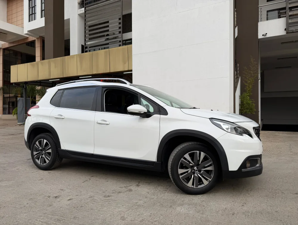 PEUGEOT 2008 ALLURE MOONROOF