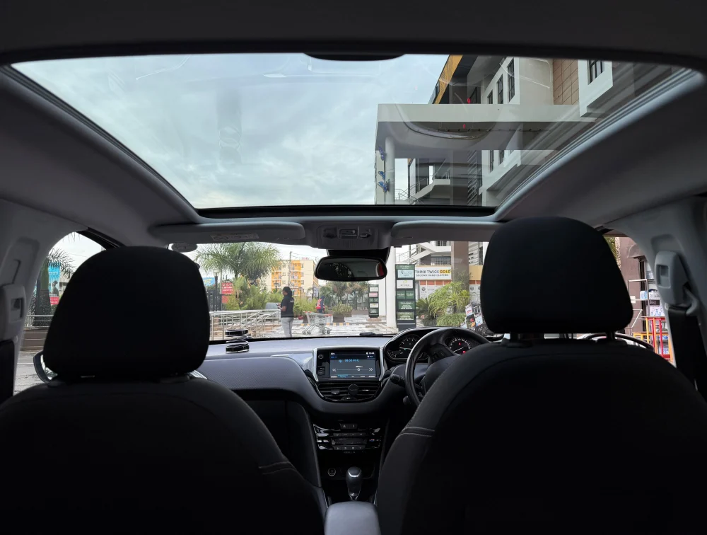 PEUGEOT 208 ALLURE MOONROOF - PRG Motors Ltd