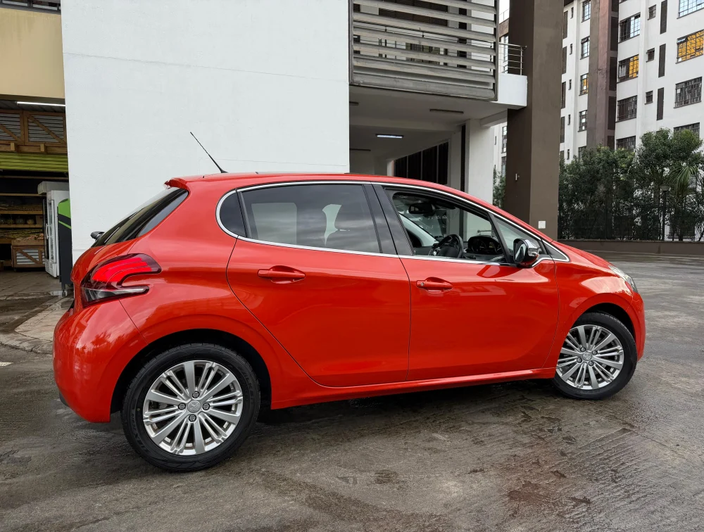 PEUGEOT 208 ALLURE MOONROOF - PRG Motors Ltd