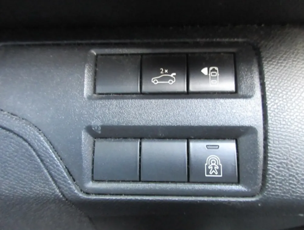 PEUGEOT 5008 CROSSCITY - PRG Motors Ltd