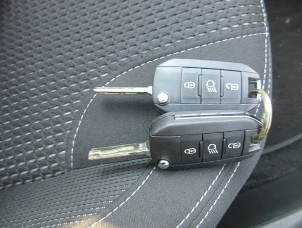 PEUGEOT 208 ALLURE FUN EDITION MOONROOF - PRG Motors Ltd