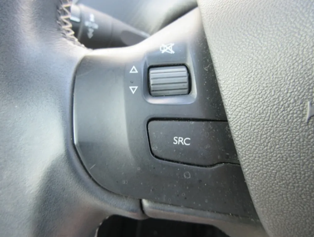 PEUGEOT 208 ALLURE FUN EDITION MOONROOF - PRG Motors Ltd