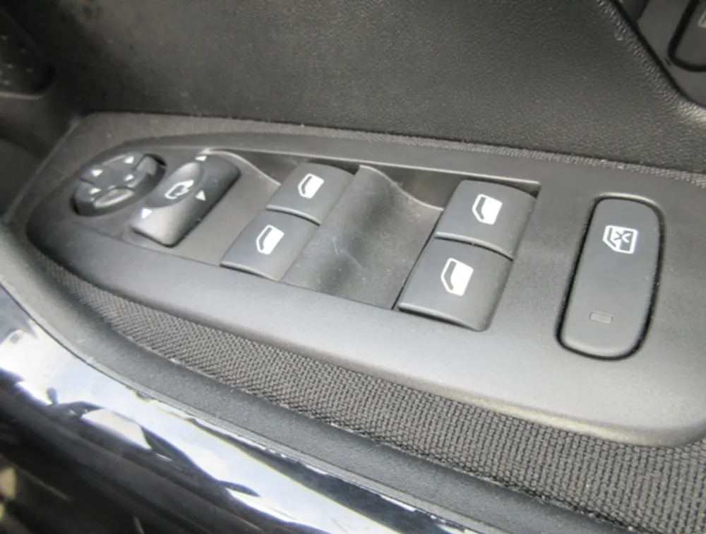 PEUGEOT  208 ALLURE FUN EDITION - PRG Motors Ltd