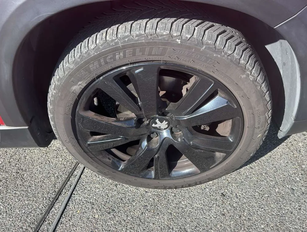 PEUGEOT 2008 GTLINE MOONROOF - PRG Motors Ltd