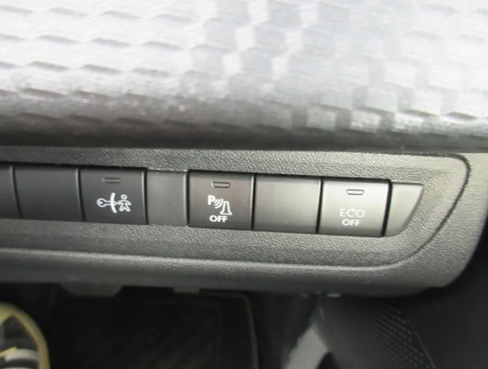 PEUGEOT 2008 ALLURE MOONROOF - PRG Motors Ltd