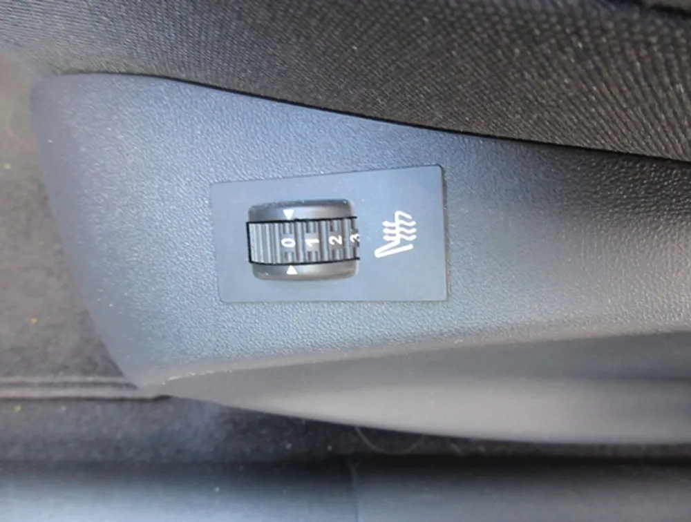 PEUGEOT 2008 ALLURE MOONROOF - PRG Motors Ltd