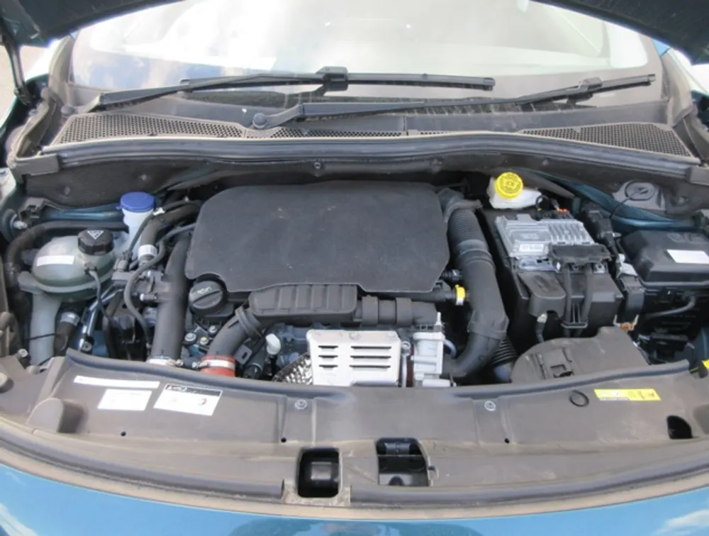 PEUGEOT 2008 ALLURE MOONROOF - PRG Motors Ltd