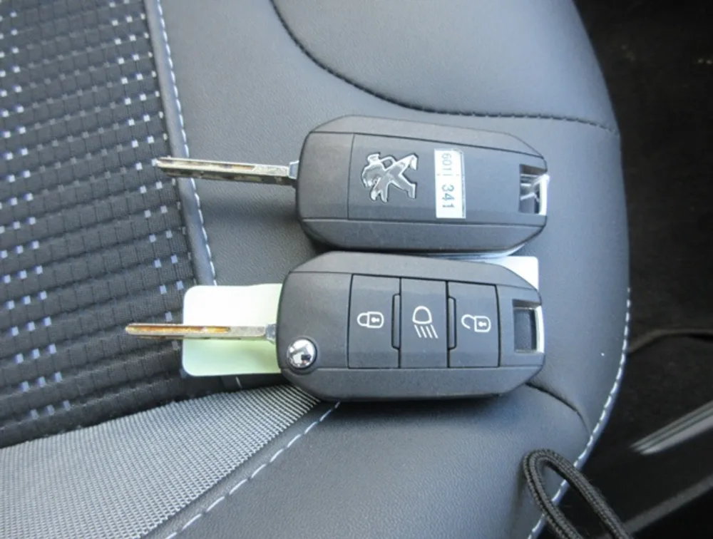 PEUGEOT 2008 ALLURE MOONROOF - PRG Motors Ltd