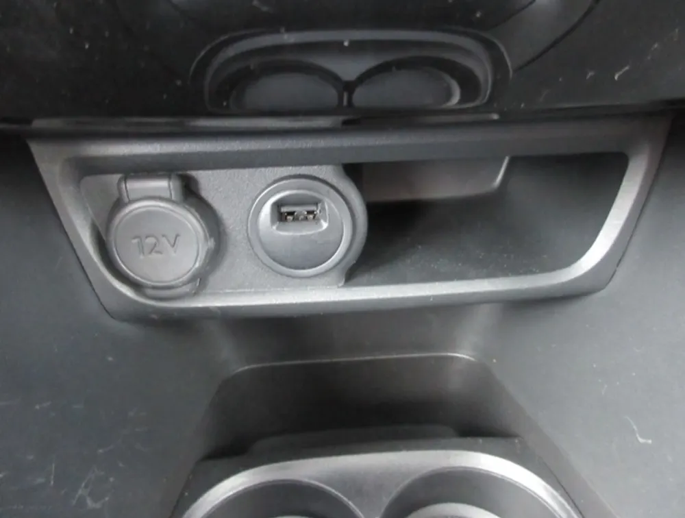 PEUGEOT 2008 ALLURE MOONROOF - PRG Motors Ltd