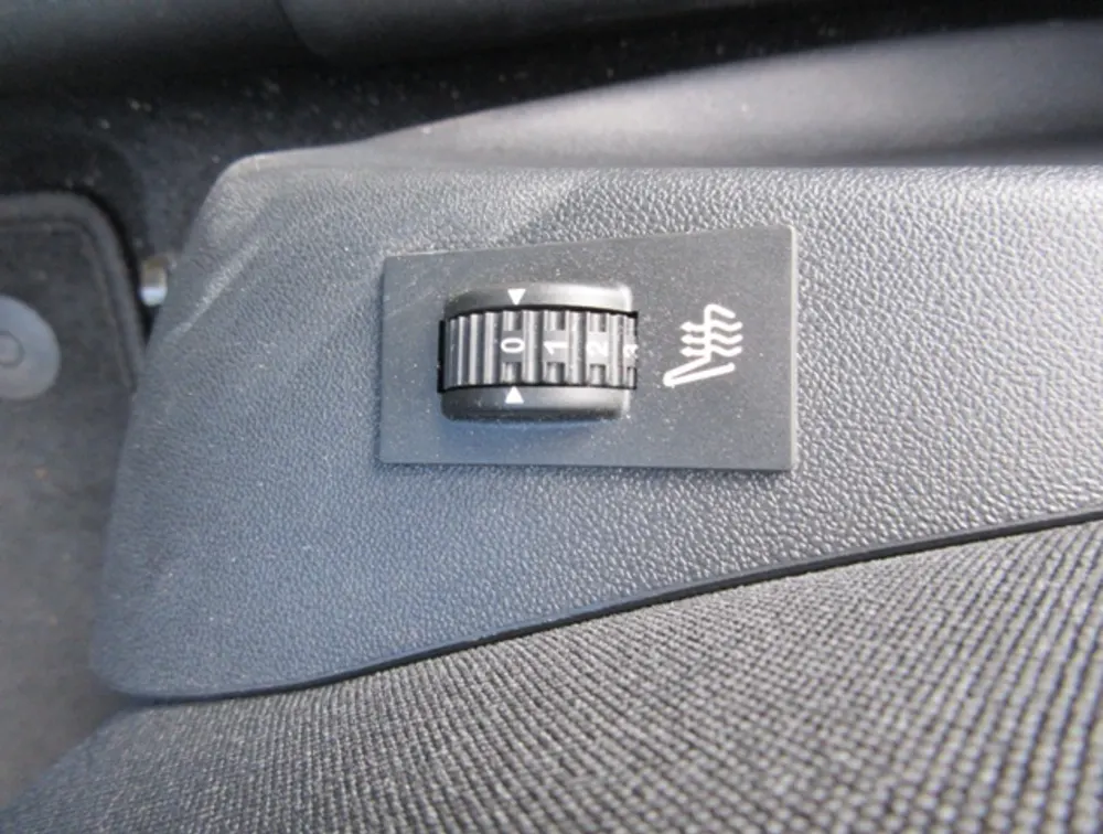 PEUGEOT 2008 ALLURE MOONROOF - PRG Motors Ltd