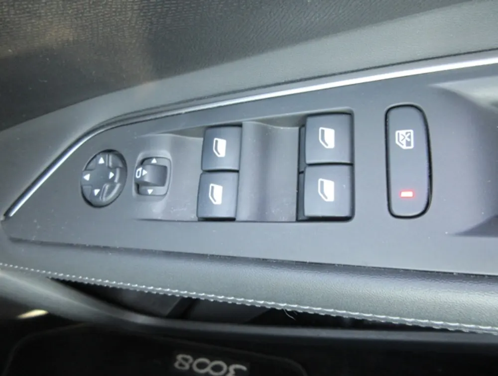 PEUGEOT 3008 ALLURE LED PACKAGE - PRG Motors Ltd