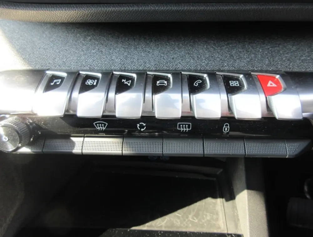 PEUGEOT 3008 ALLURE LED PACKAGE - PRG Motors Ltd