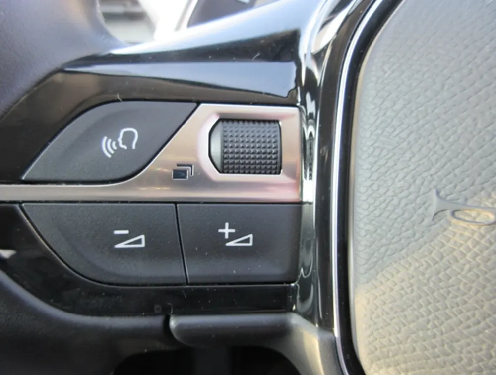 PEUGEOT 3008 ALLURE LED PACKAGE - PRG Motors Ltd