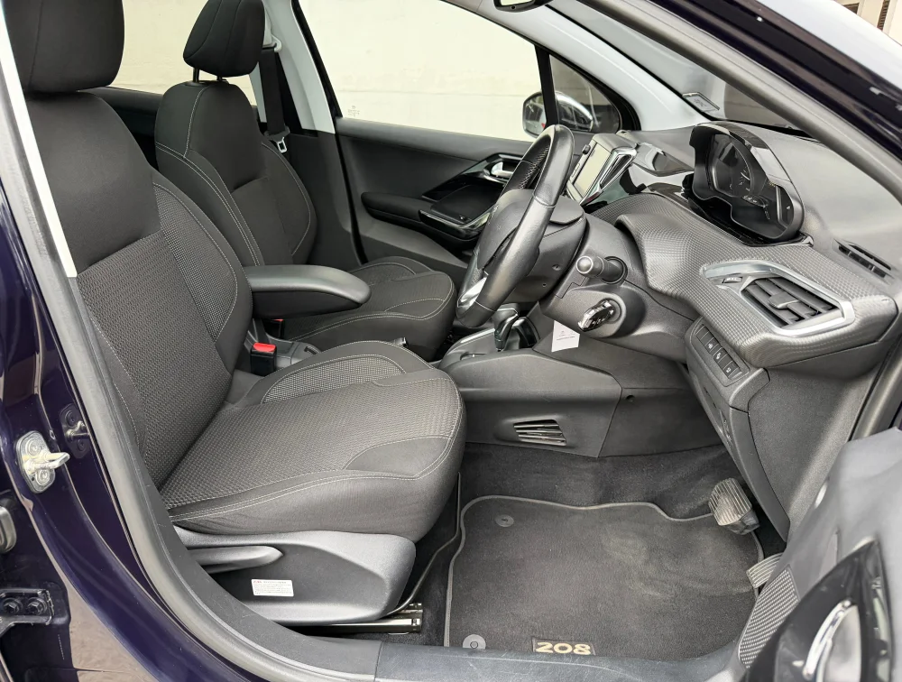 PEUGEOT 208 TECH EDITION MOONROOF - PRG Motors Ltd