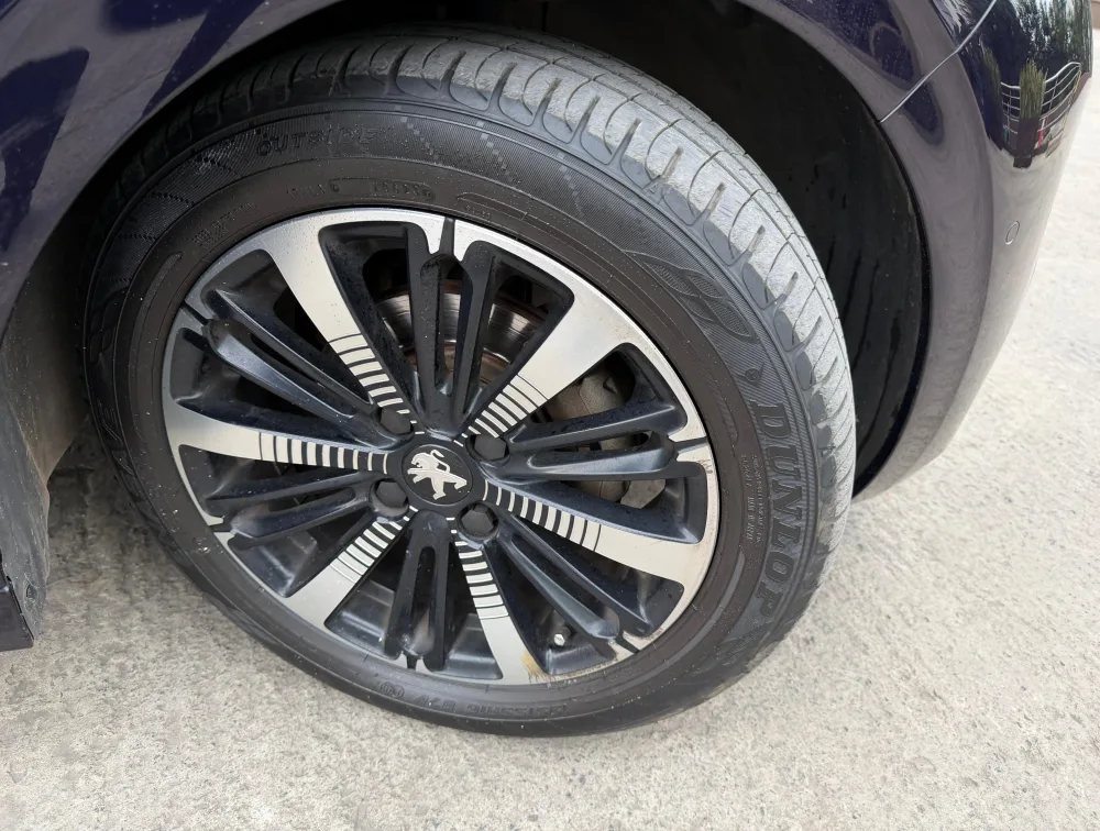 PEUGEOT 208 TECH EDITION MOONROOF - PRG Motors Ltd