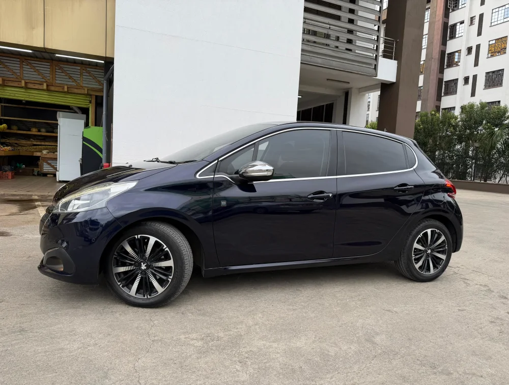 PEUGEOT 208 TECH EDITION MOONROOF - PRG Motors Ltd