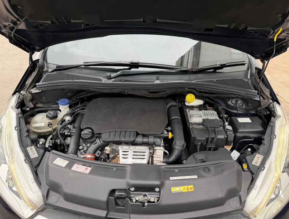 PEUGEOT 208 TECH EDITION MOONROOF - PRG Motors Ltd