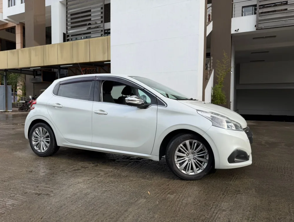 PEUGEOT 208 ALLURE