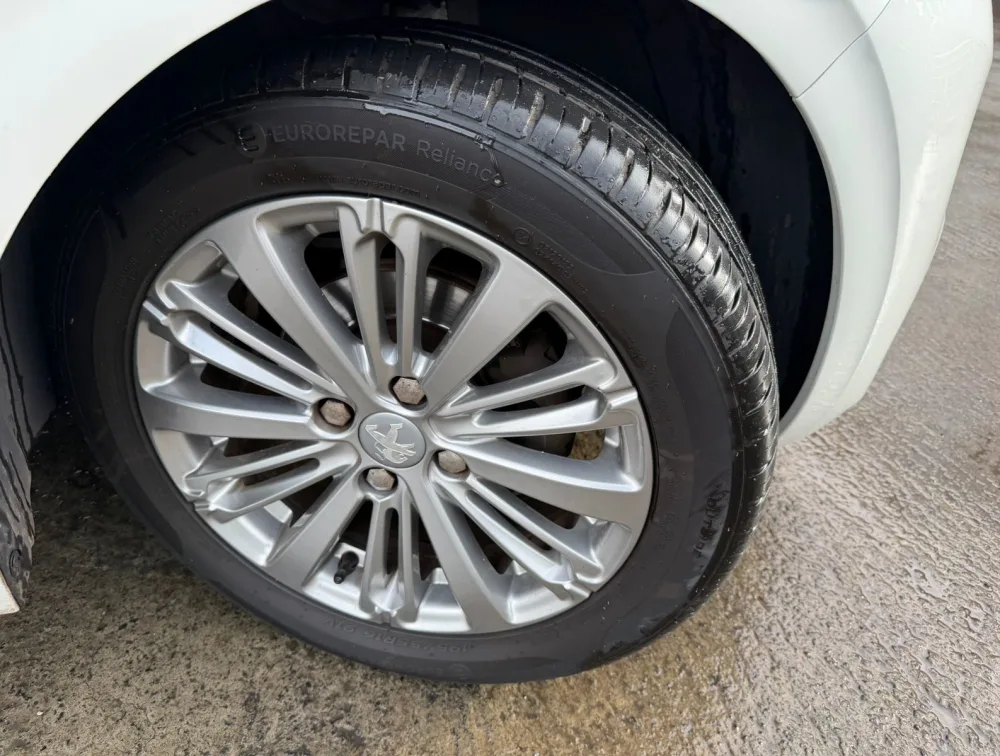 PEUGEOT 208 ALLURE - PRG Motors Ltd