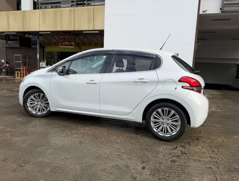 PEUGEOT 208 ALLURE - PRG Motors Ltd
