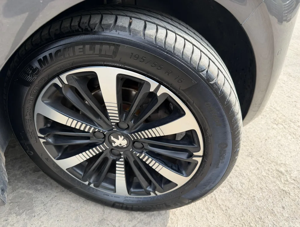 PEUGEOT 208 ALLURE FUN EDITION - PRG Motors Ltd