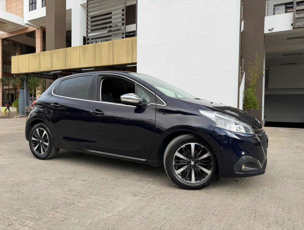 PEUGEOT 208 ALLURE FUN EDITION