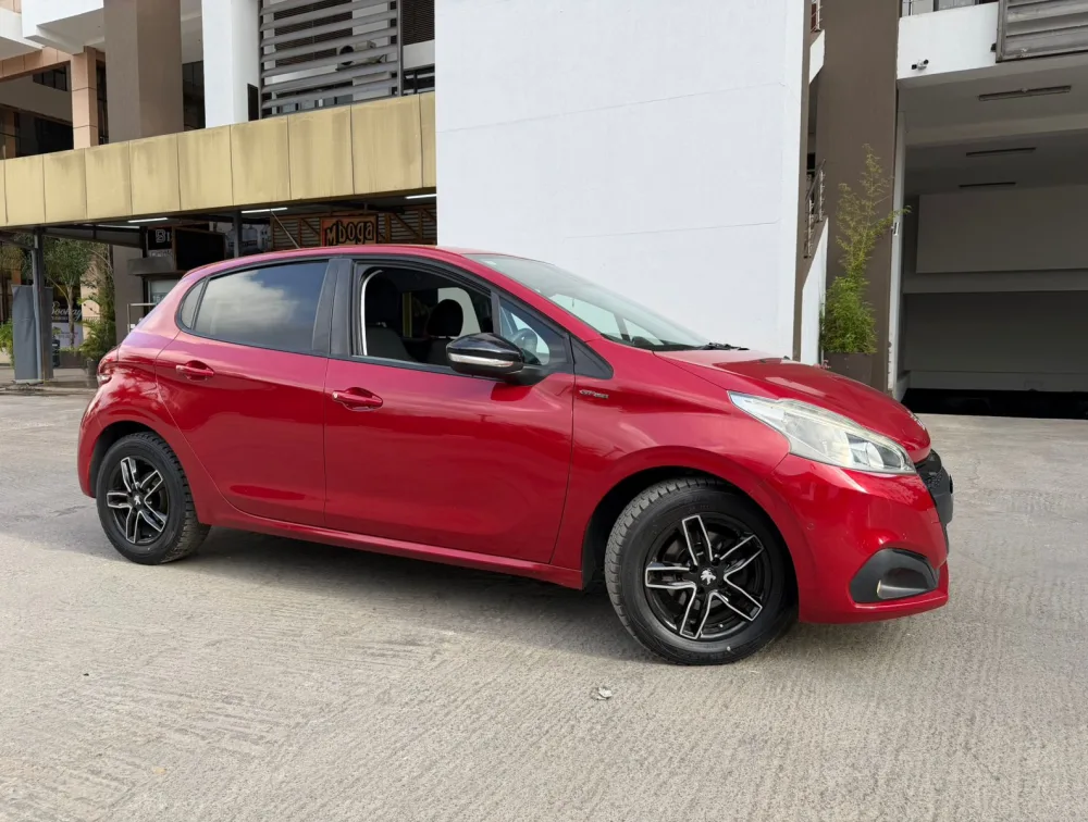 PEUGEOT 208 GTLINE
