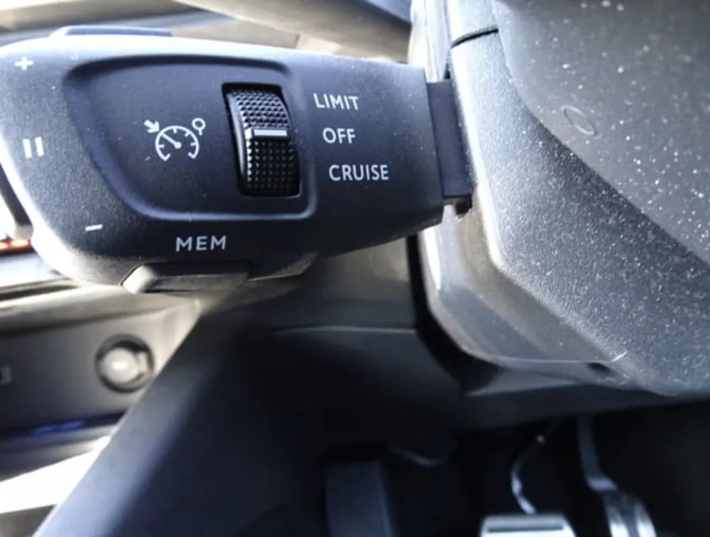 PEUGEOT 3008 GT HYBRID SUNROOF - PRG Motors Ltd