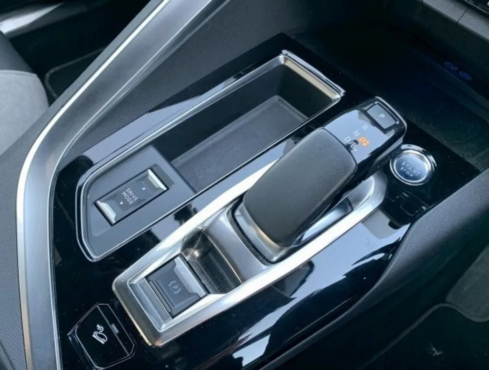 PEUGEOT 3008 HYBRID SUNROOF 4WD - PRG Motors Ltd