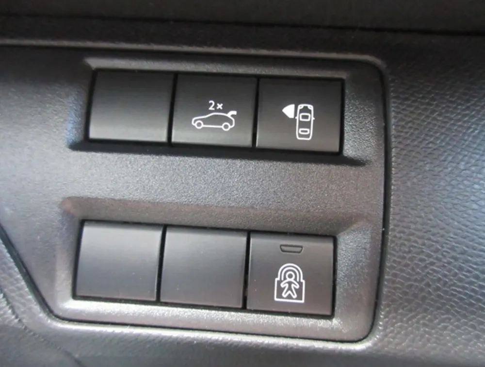 PEUGEOT 3008 CROSSCITY SUNROOF - PRG Motors Ltd