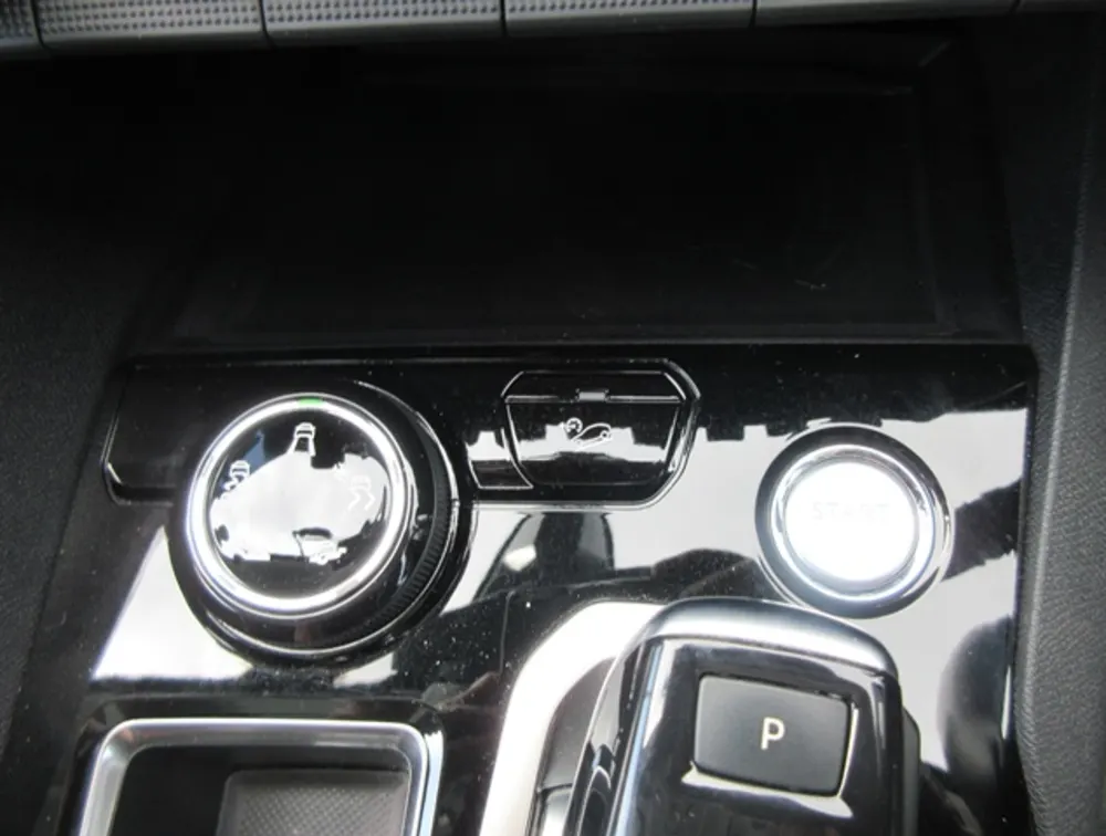 PEUGEOT 3008 CROSSCITY SUNROOF - PRG Motors Ltd