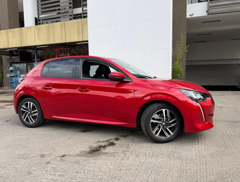 PEUGEOT 208 ALLURE NEWSHAPE