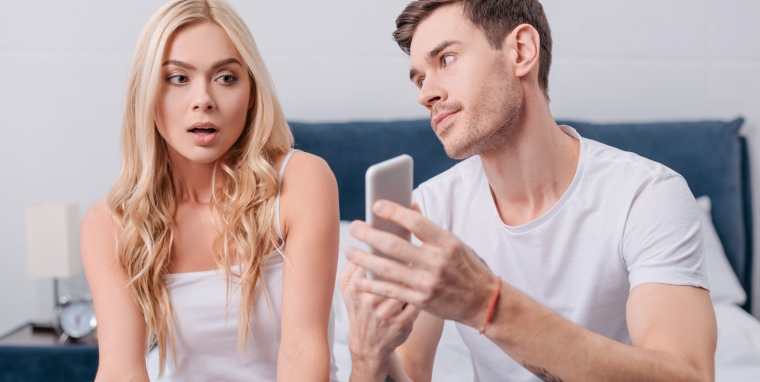 7 Signs Your Girlfriend Is Cheating